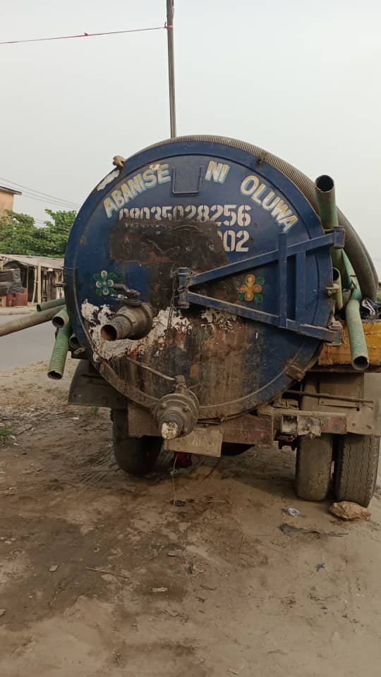 LAGOS APPREHENDS, ARRAIGNS TRUCK DRIVER FOR DISCHARGING SEWAGE IN DRAIN IN MILE 2